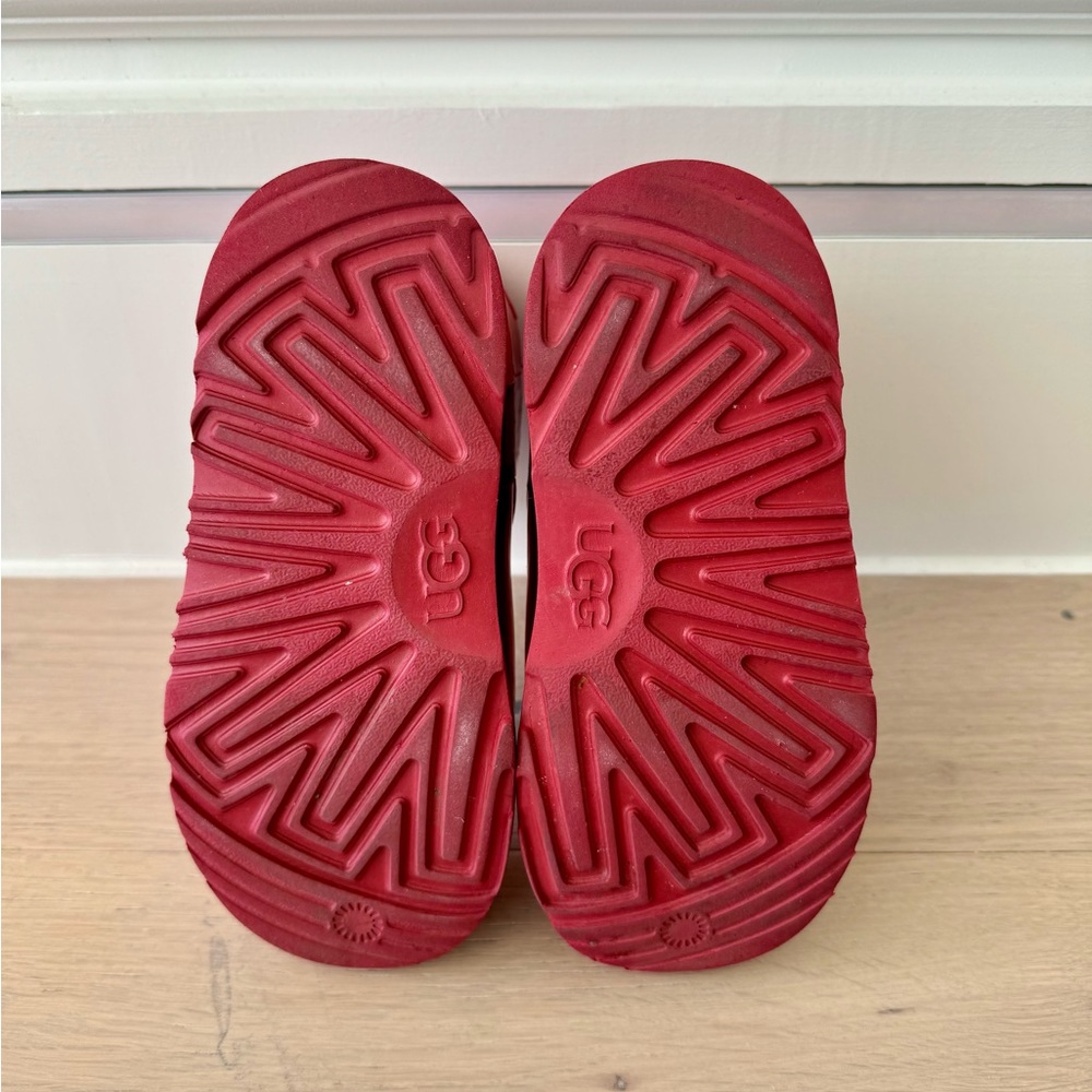 UGG Classic Boys/Girls Mini Clear Shearling Waterproof Winter Red Boots Sz 12US - Picture 9 of 9